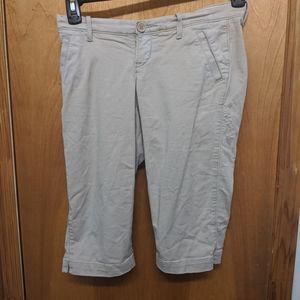 Ruehl no.925 beige khaki Capri pants XS